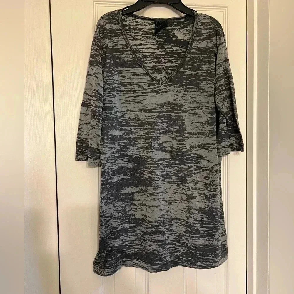 Sledge women’s t shirt, size XL SMALL HOLE as seen in pictures